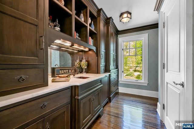 14 Coach Lane, Upper Saddle River, NJ 07458