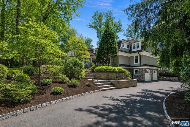 14 Coach Lane, Upper Saddle River, NJ 07458