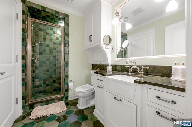 14 Coach Lane, Upper Saddle River, NJ 07458