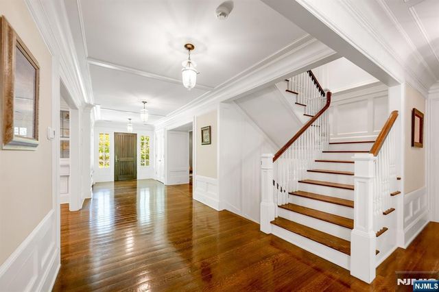 14 Coach Lane, Upper Saddle River, NJ 07458