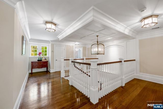 14 Coach Lane, Upper Saddle River, NJ 07458