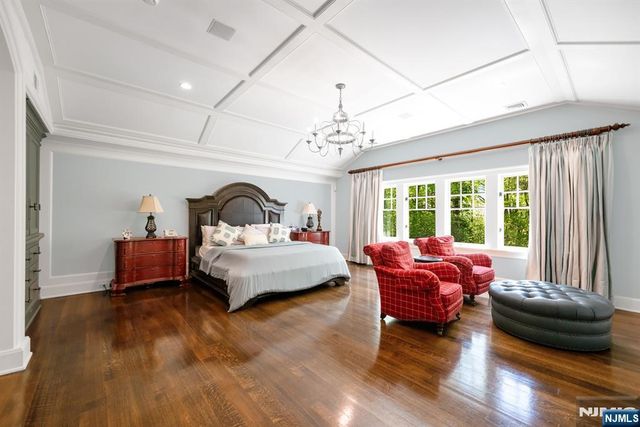 14 Coach Lane, Upper Saddle River, NJ 07458