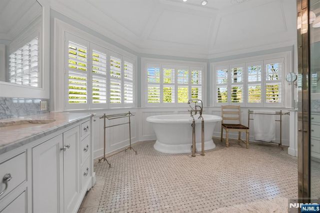 14 Coach Lane, Upper Saddle River, NJ 07458