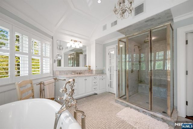 14 Coach Lane, Upper Saddle River, NJ 07458