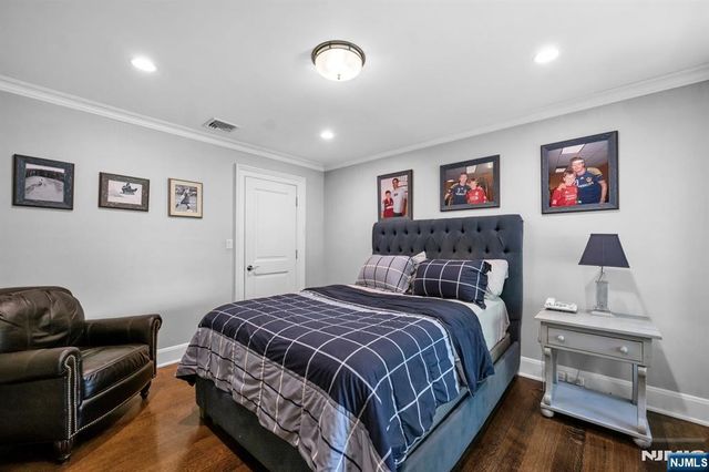 14 Coach Lane, Upper Saddle River, NJ 07458