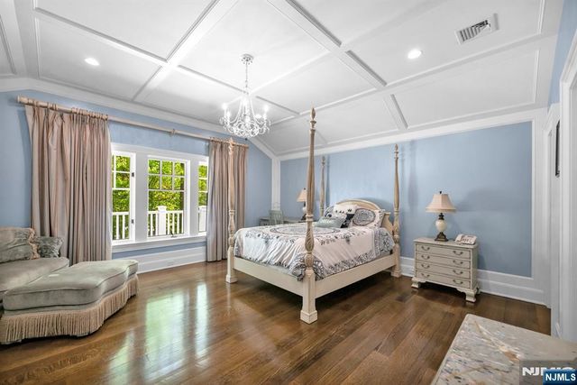 14 Coach Lane, Upper Saddle River, NJ 07458