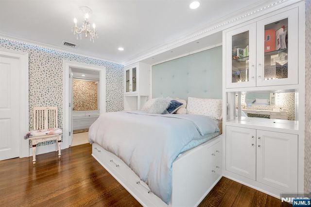 14 Coach Lane, Upper Saddle River, NJ 07458