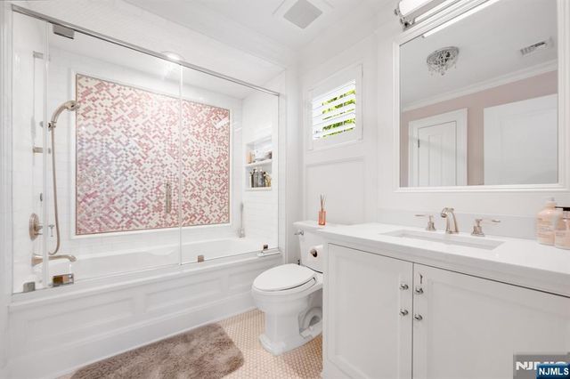 14 Coach Lane, Upper Saddle River, NJ 07458