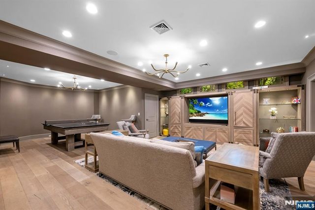 14 Coach Lane, Upper Saddle River, NJ 07458