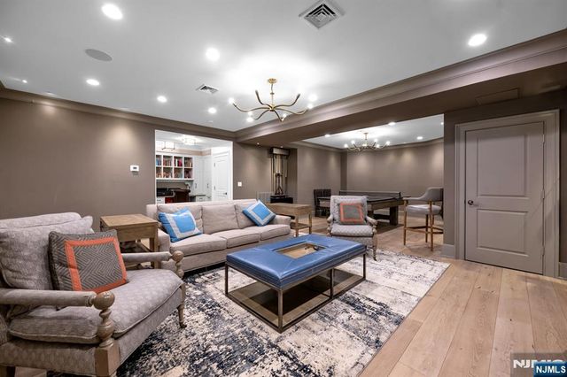 14 Coach Lane, Upper Saddle River, NJ 07458