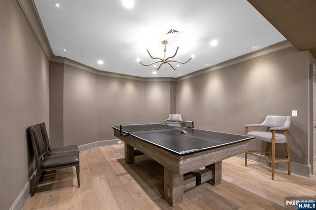14 Coach Lane, Upper Saddle River, NJ 07458