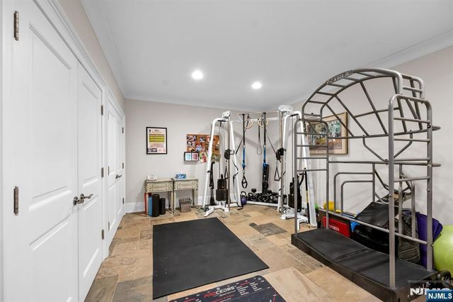 14 Coach Lane, Upper Saddle River, NJ 07458