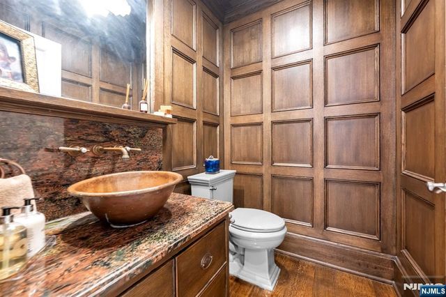 14 Coach Lane, Upper Saddle River, NJ 07458