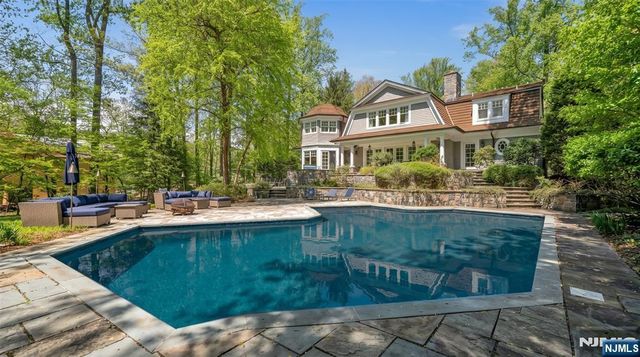 14 Coach Lane, Upper Saddle River, NJ 07458