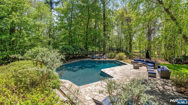 14 Coach Lane, Upper Saddle River, NJ 07458