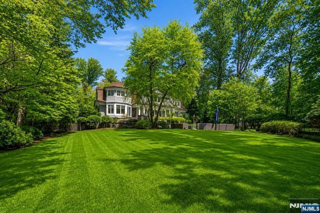 14 Coach Lane, Upper Saddle River, NJ 07458
