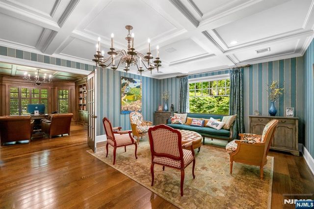 14 Coach Lane, Upper Saddle River, NJ 07458