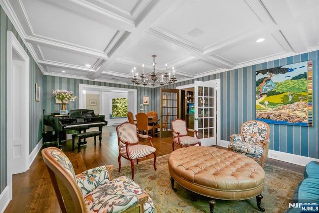 14 Coach Lane, Upper Saddle River, NJ 07458