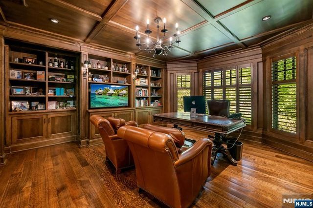 14 Coach Lane, Upper Saddle River, NJ 07458