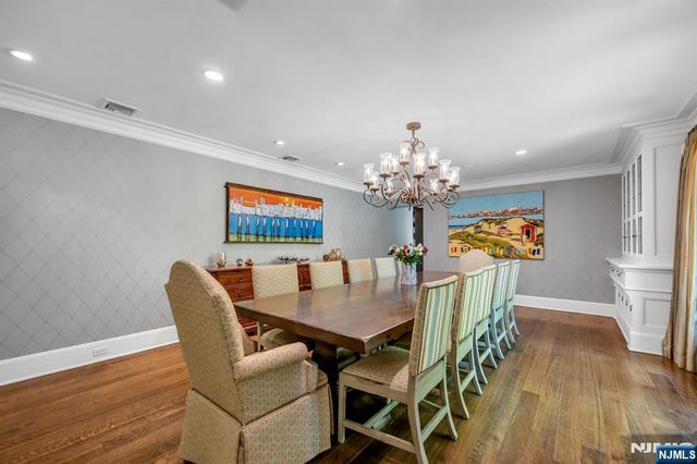 14 Coach Lane, Upper Saddle River, NJ 07458