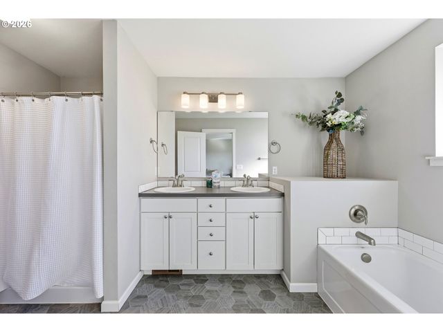 643 HUCKINS BUHMAN Rd, Washougal, WA 98671