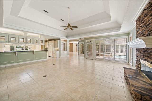 629 Stonewall Jackson Drive, Conroe, TX 77302