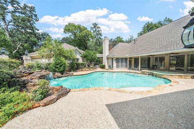 629 Stonewall Jackson Drive, Conroe, TX 77302