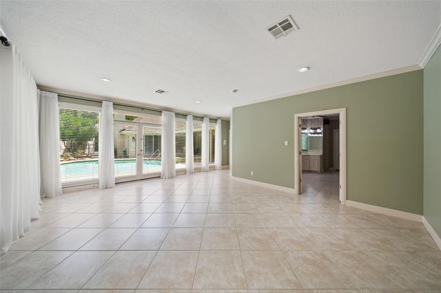 629 Stonewall Jackson Drive, Conroe, TX 77302