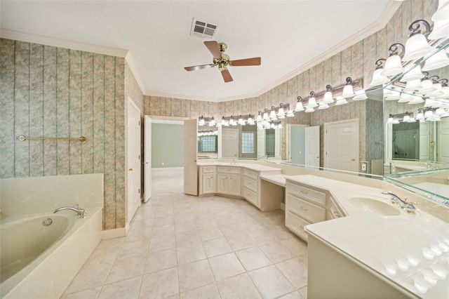 629 Stonewall Jackson Drive, Conroe, TX 77302