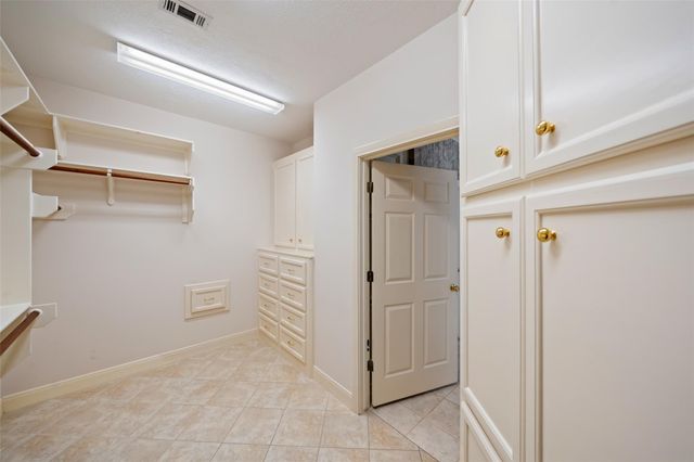 629 Stonewall Jackson Drive, Conroe, TX 77302