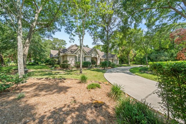 629 Stonewall Jackson Drive, Conroe, TX 77302