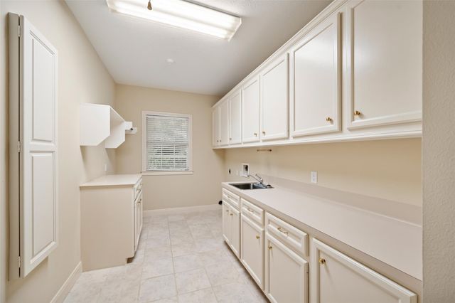 629 Stonewall Jackson Drive, Conroe, TX 77302