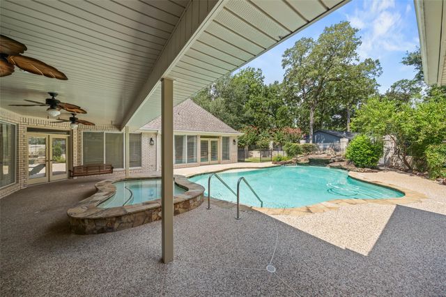 629 Stonewall Jackson Drive, Conroe, TX 77302