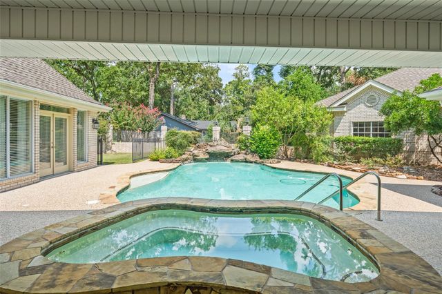 629 Stonewall Jackson Drive, Conroe, TX 77302