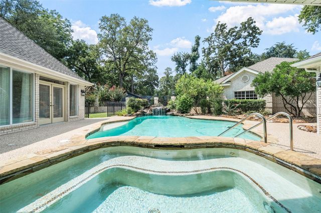 629 Stonewall Jackson Drive, Conroe, TX 77302