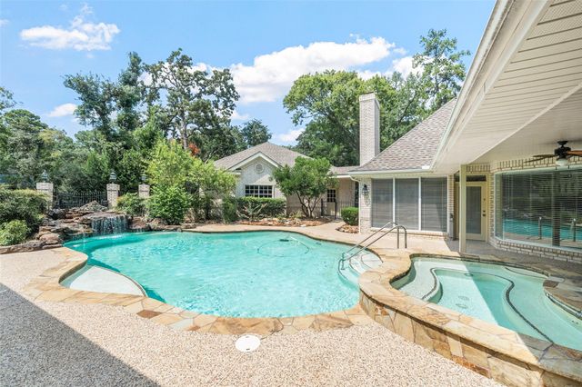 629 Stonewall Jackson Drive, Conroe, TX 77302
