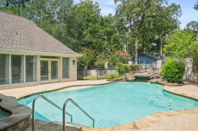 629 Stonewall Jackson Drive, Conroe, TX 77302