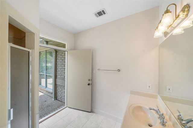 629 Stonewall Jackson Drive, Conroe, TX 77302