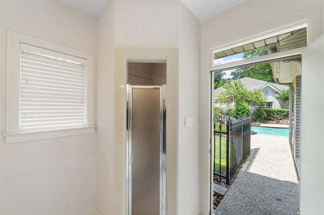 629 Stonewall Jackson Drive, Conroe, TX 77302