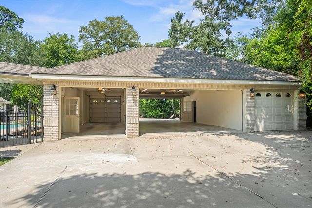 629 Stonewall Jackson Drive, Conroe, TX 77302