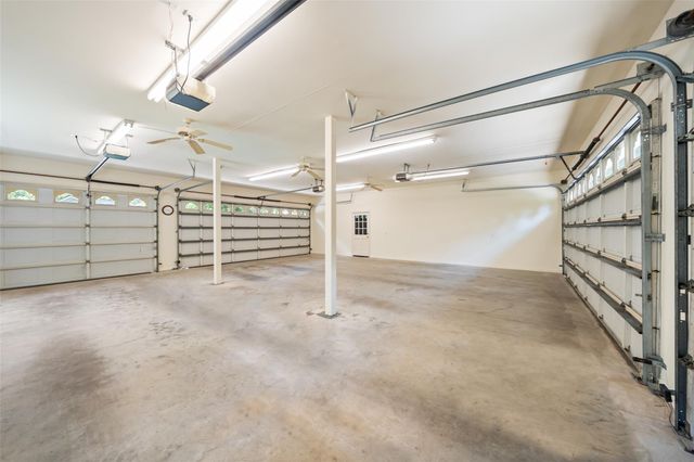 629 Stonewall Jackson Drive, Conroe, TX 77302