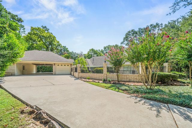 629 Stonewall Jackson Drive, Conroe, TX 77302