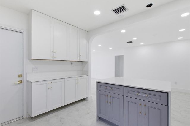 401 SE 1st Avenue, Pompano Beach, FL 33060
