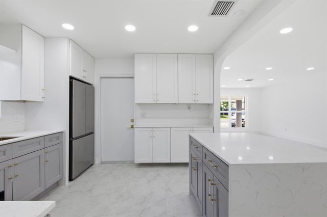 401 SE 1st Avenue, Pompano Beach, FL 33060