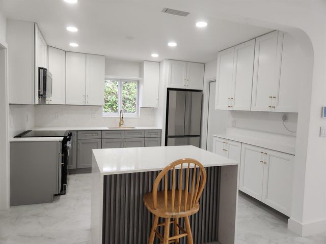 401 SE 1st Avenue, Pompano Beach, FL 33060