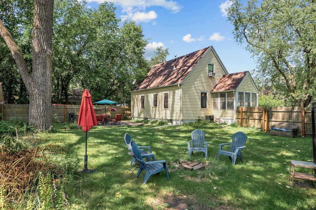 2901 W Old Shakopee Road, Bloomington, MN 55431