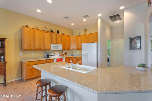 433 N Mountain Brook Drive, Green Valley, AZ 85614