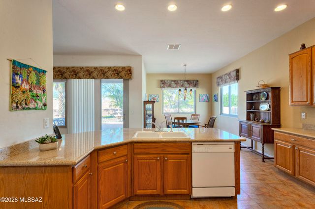 433 N Mountain Brook Drive, Green Valley, AZ 85614