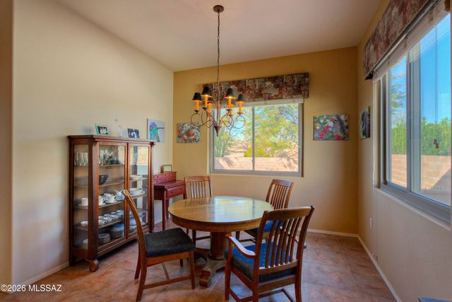 433 N Mountain Brook Drive, Green Valley, AZ 85614