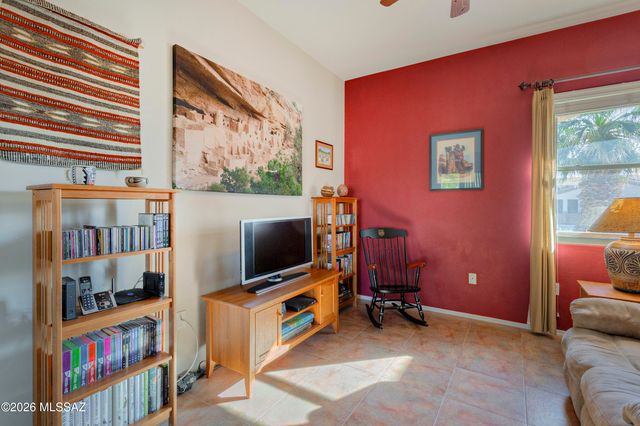 433 N Mountain Brook Drive, Green Valley, AZ 85614